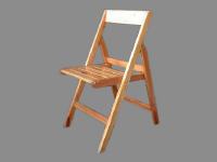 Alquiler de sillas plegables de madera barnizada