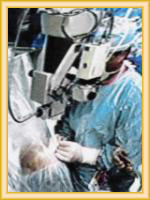 Operacion correctiva del astigmatismo y cirugia ocular de la miopia.