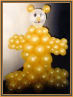 Escultura con globos de oso. Diseños con globos para ambientacion de salones.