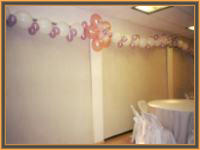 Salones de fiestas decorados con globos.