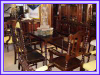 Venta de antiguedades, sillas, mesas y de roperos de madera roble.
